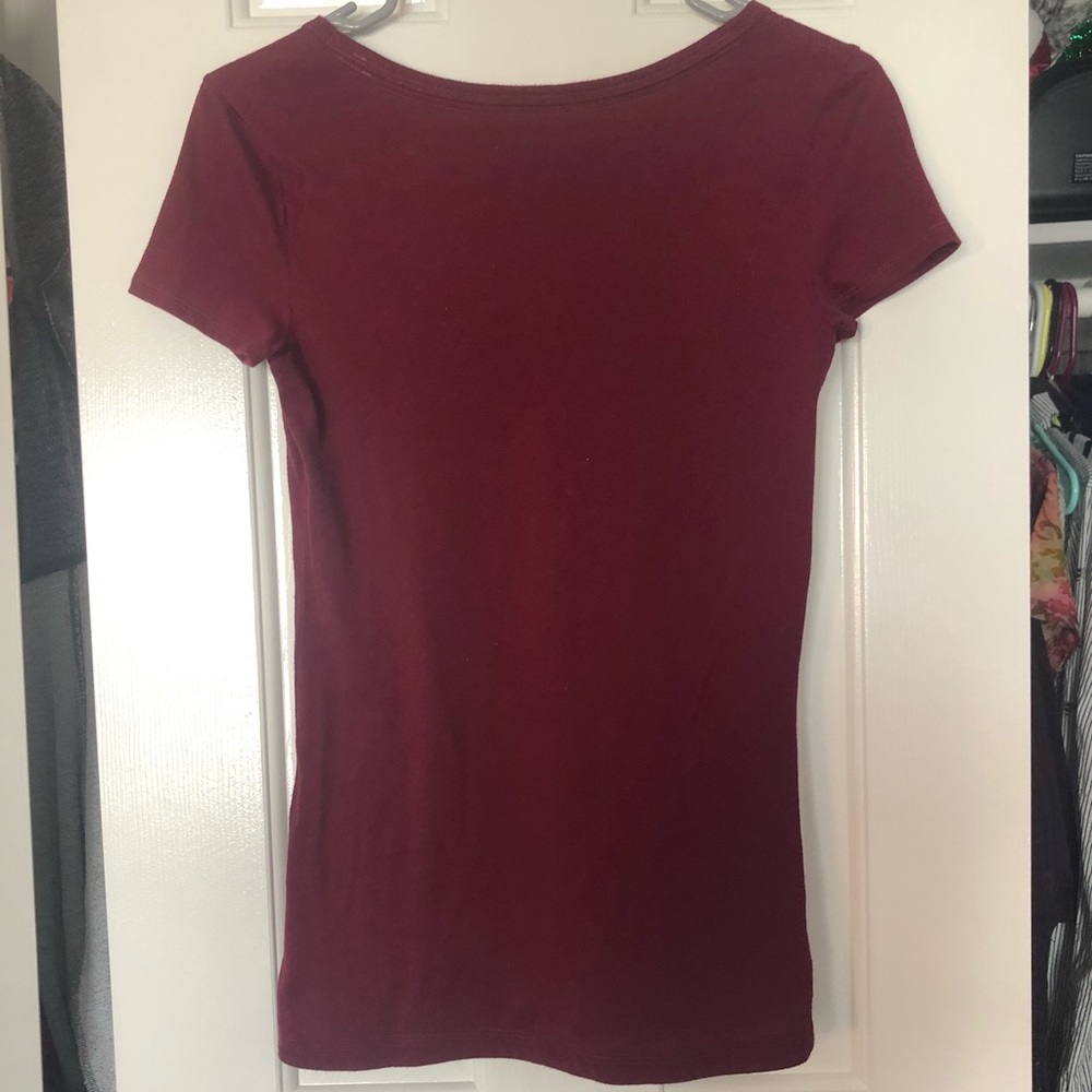 American Eagle Favorite T. Maroon. Small. - Picture 3 of 3